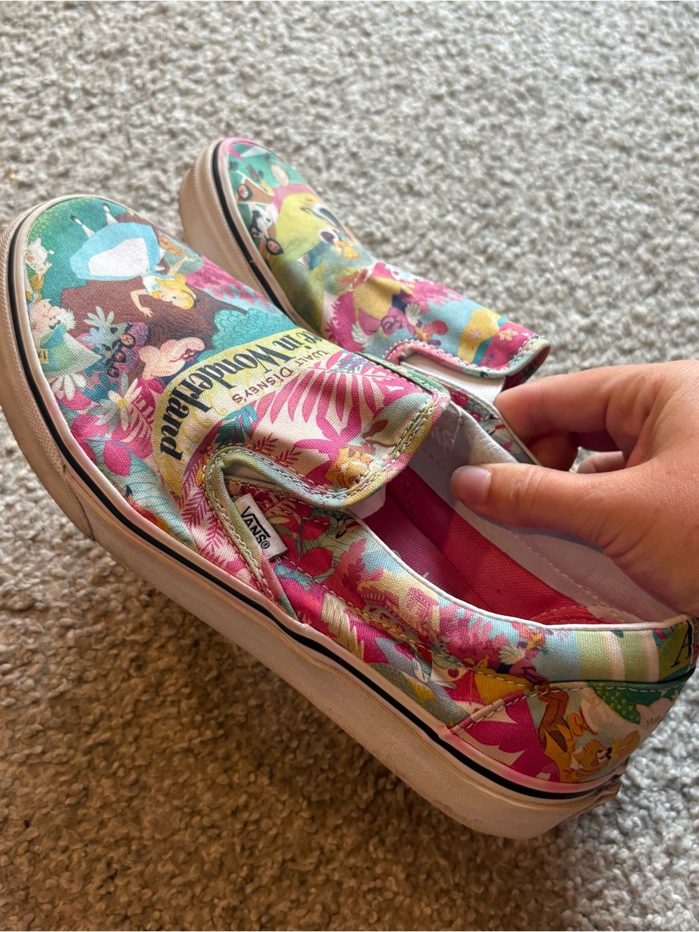 Vans Alice in Wonderland Slip-On Sneakers Sz 10 Women RARE Disney World Land - Picture 3 of 9
